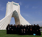 بازدید علمی دانش آموزان پایه نهم از برج آزادی تهران 