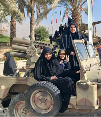 بازدید دانش آموزان پایه نهم از باغ موزه دفاع مقدس